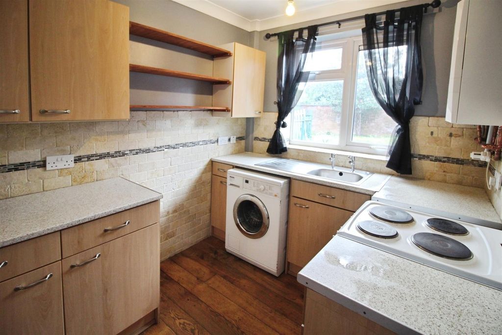 Property photo 2 of 10 Kitchen