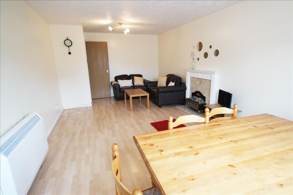 Property photo 2 of 8