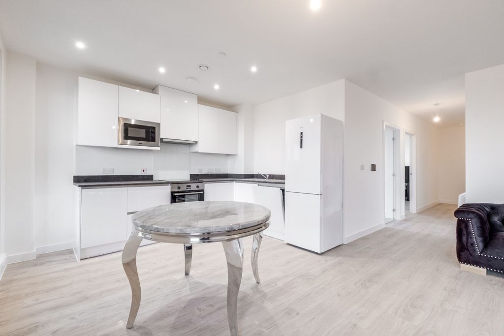 Property photo 3 of 32