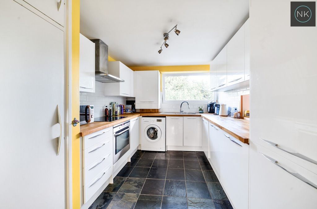 Property photo 3 of 21 2379557