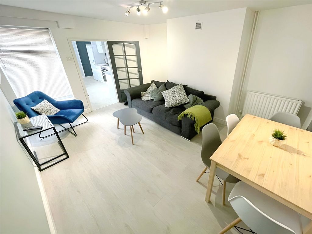 Property photo 2 of 11 Lounge