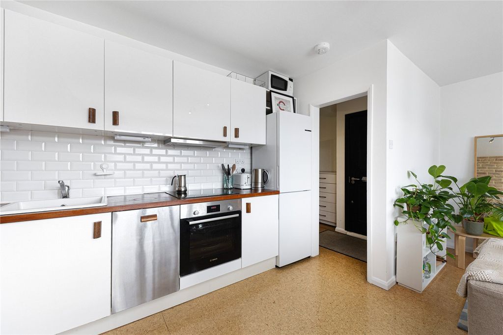 Property photo 3 of 8 Kitchen
