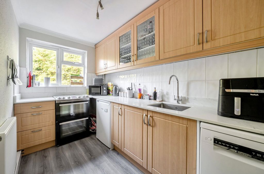 Property photo 3 of 17 Kitchen