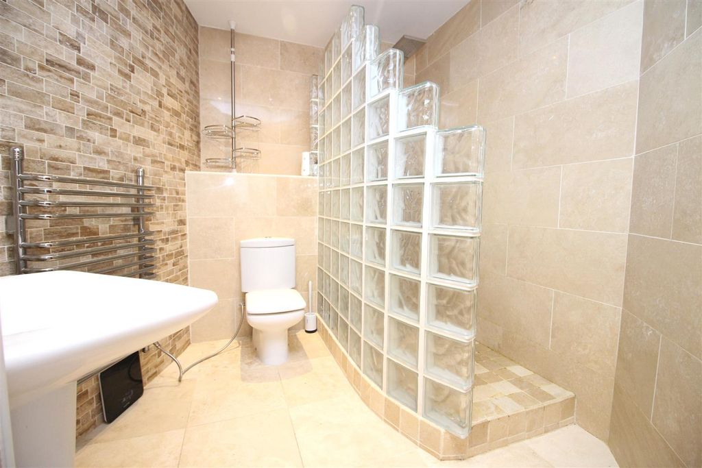 Property photo 3 of 8 Bathroom 1.Jpg