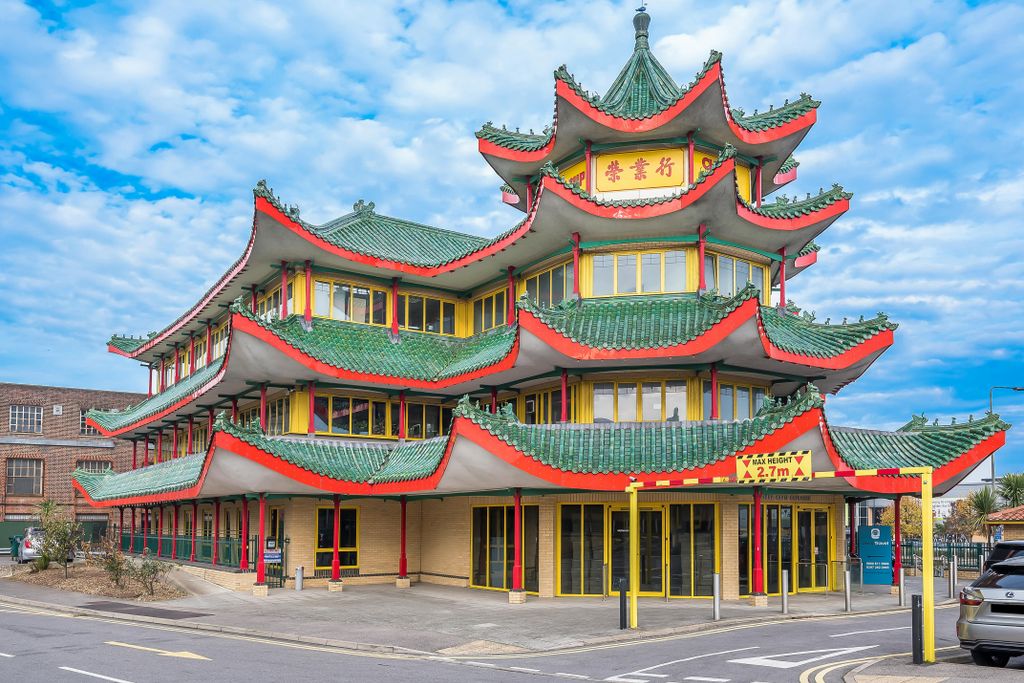 Property photo 1 of 7 1 China House Picture No. 4