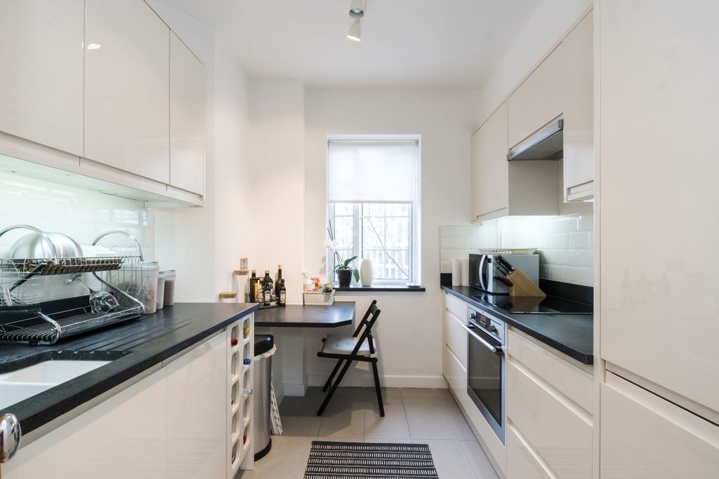 Property photo 2 of 10 Kitchen