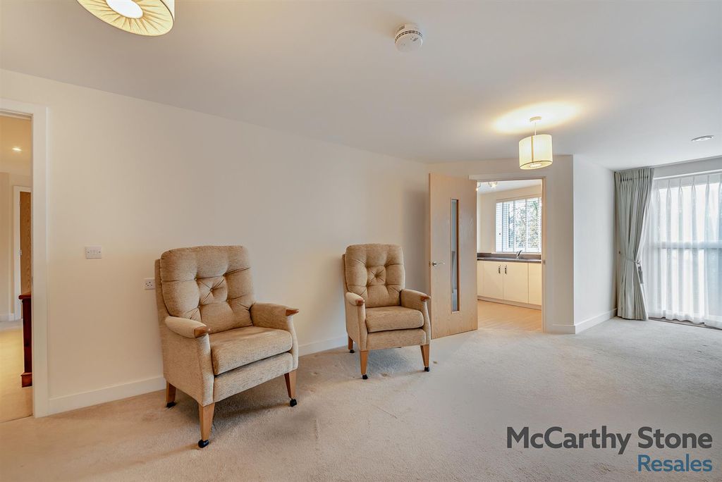 Property photo 3 of 10 8670764-Interior01-800.Jpg