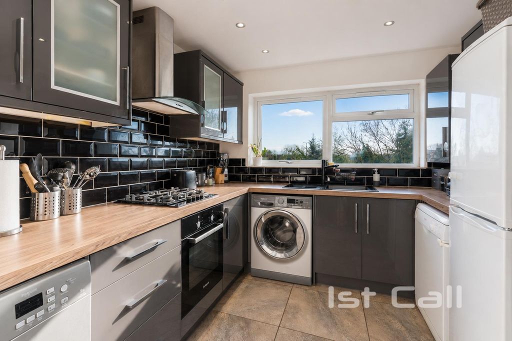 Property photo 3 of 12 Kitchen