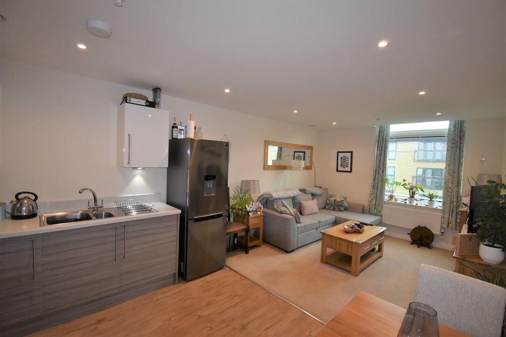 Property photo 2 of 11