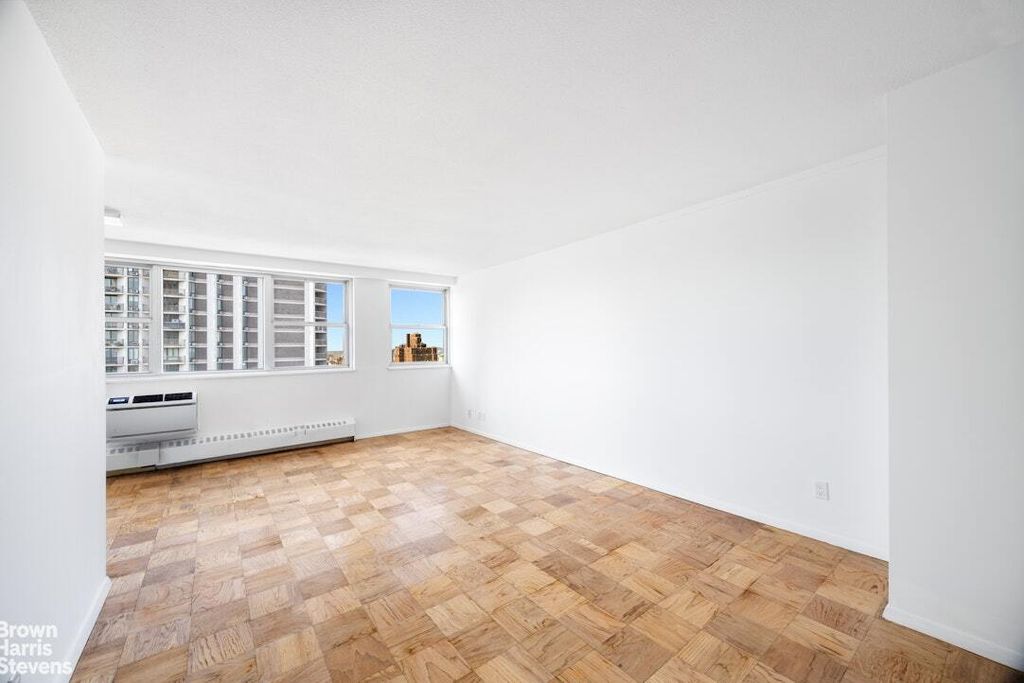 Property photo 3 of 12 <Alttext/>