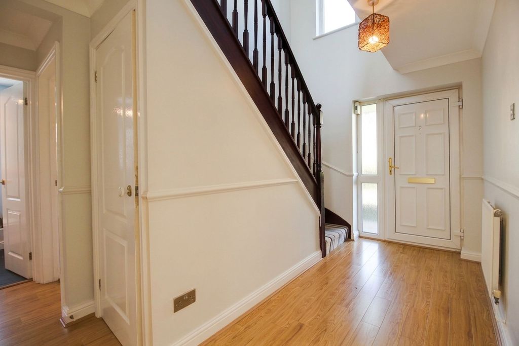 Property photo 2 of 35