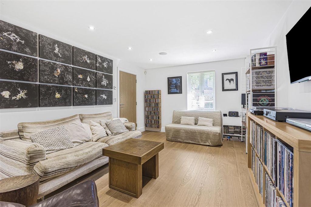 Property photo 2 of 29 10_38525.Jpg