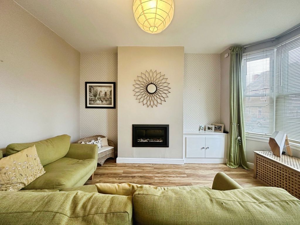 Property photo 3 of 33