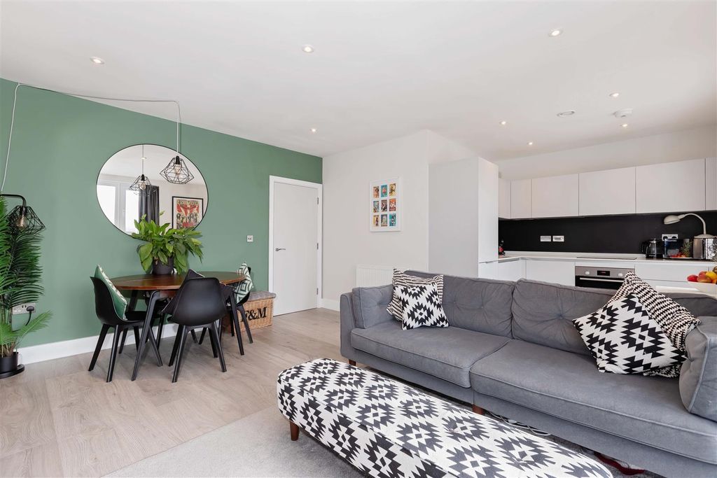 Property photo 2 of 13 Lennox Road_19.Jpg