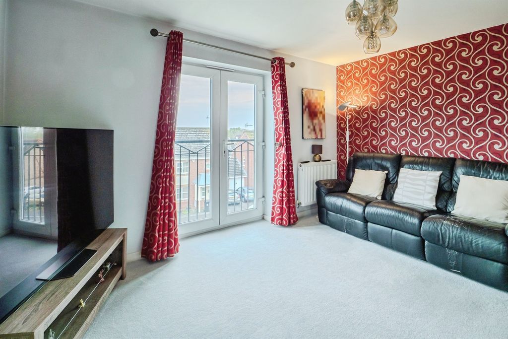 Property photo 2 of 17