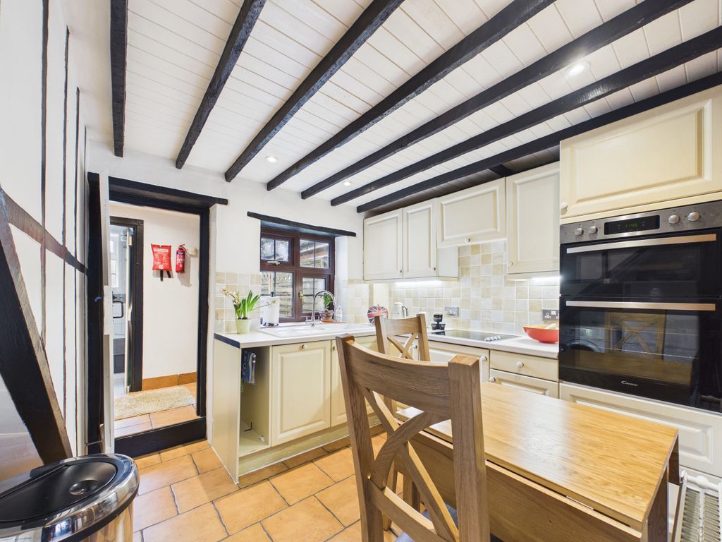 Property photo 3 of 11 Cam02536G0-Pr0049-Still012