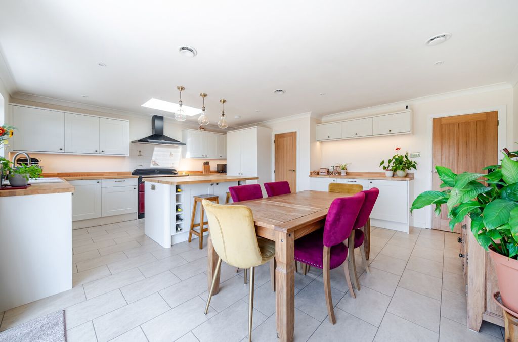 Property photo 2 of 14 1488714-16-6A4Fd9...