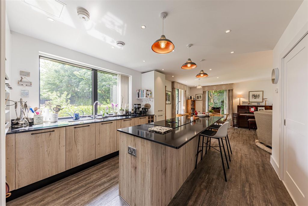 Property photo 2 of 27 L J Imaging-22.Jpg