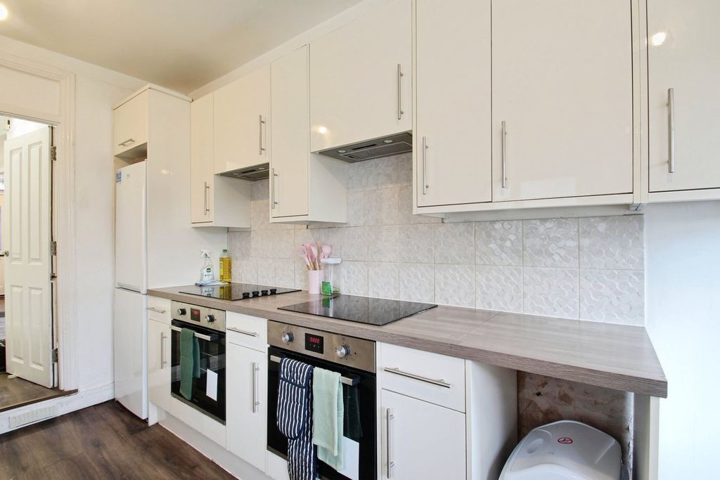 Property photo 3 of 8