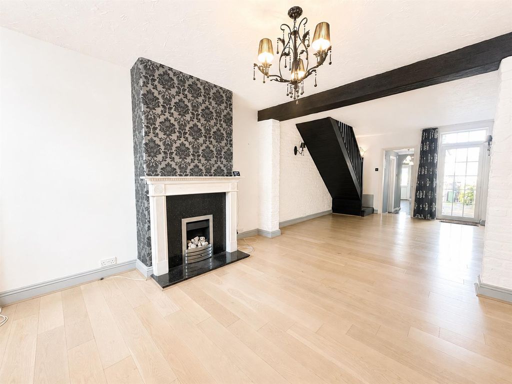 Property photo 2 of 12 Coopers Estate Agents