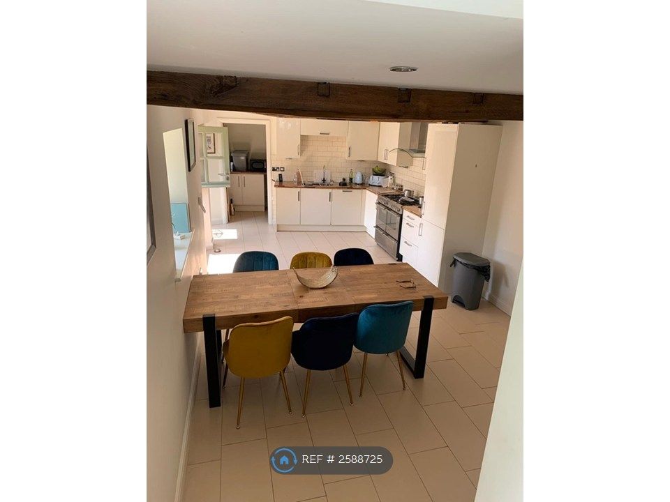 Property photo 2 of 10 Kitchen