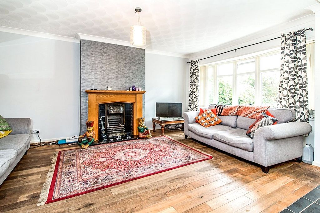 Property photo 3 of 11 Lounge