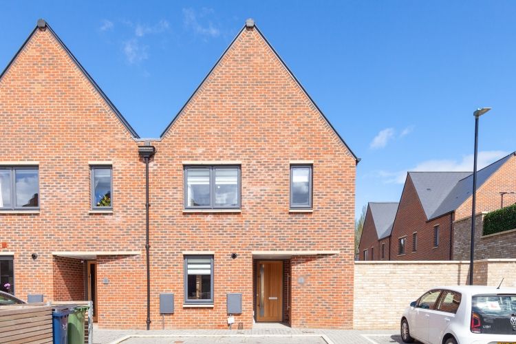 Property photo 1 of 9 221751