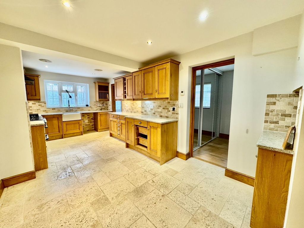 Property photo 2 of 26