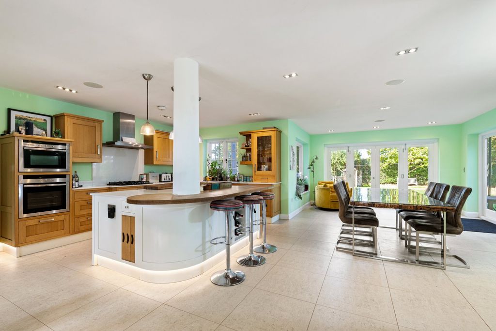 Property photo 2 of 28 Kitchen Dining