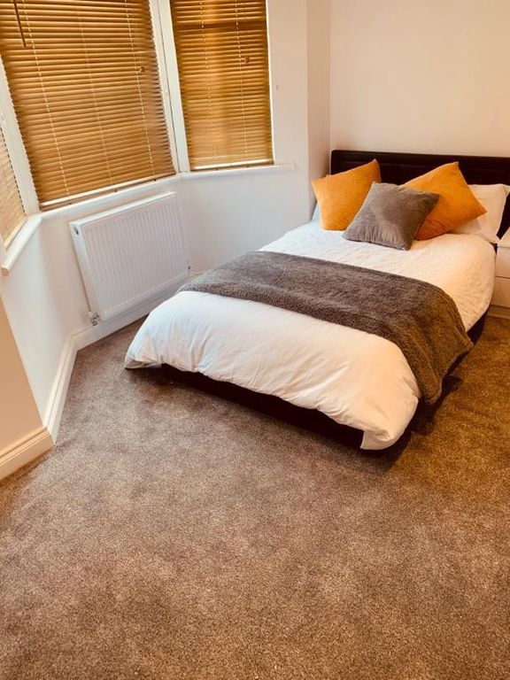 Property photo 2 of 9 Bedroom