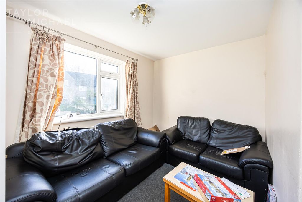 Property photo 2 of 10 Living Room