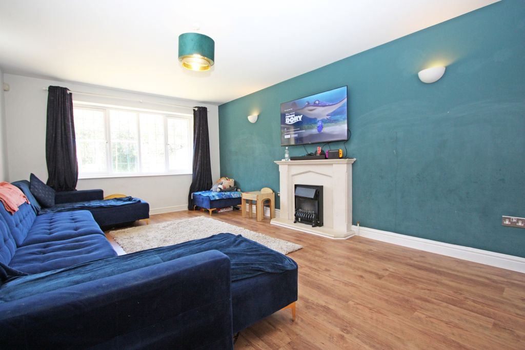 Property photo 3 of 11
