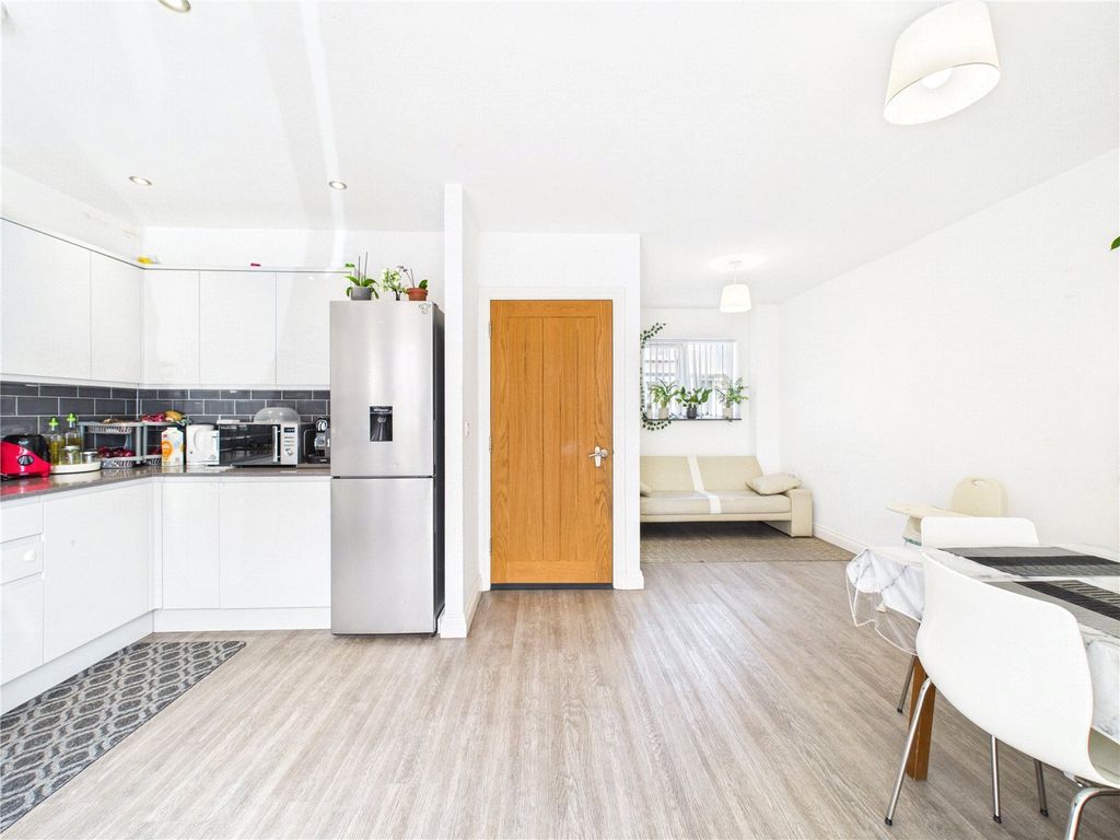 Property photo 2 of 16 Picture No. 23