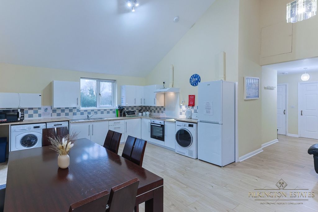 Property photo 3 of 19 4687836