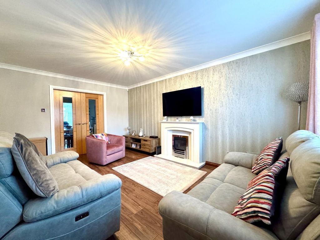 Property photo 2 of 24 Lounge