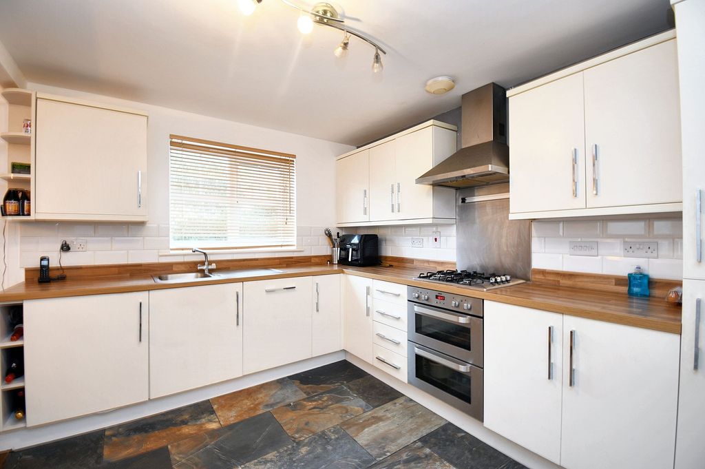 Property photo 3 of 26