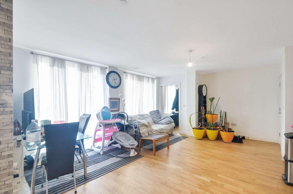 Property photo 2 of 12 Lounge.Jpg