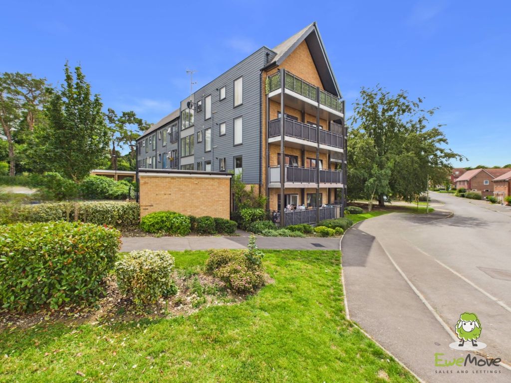 Property photo 1 of 10 Ewemove Estate Agents Basingstoke