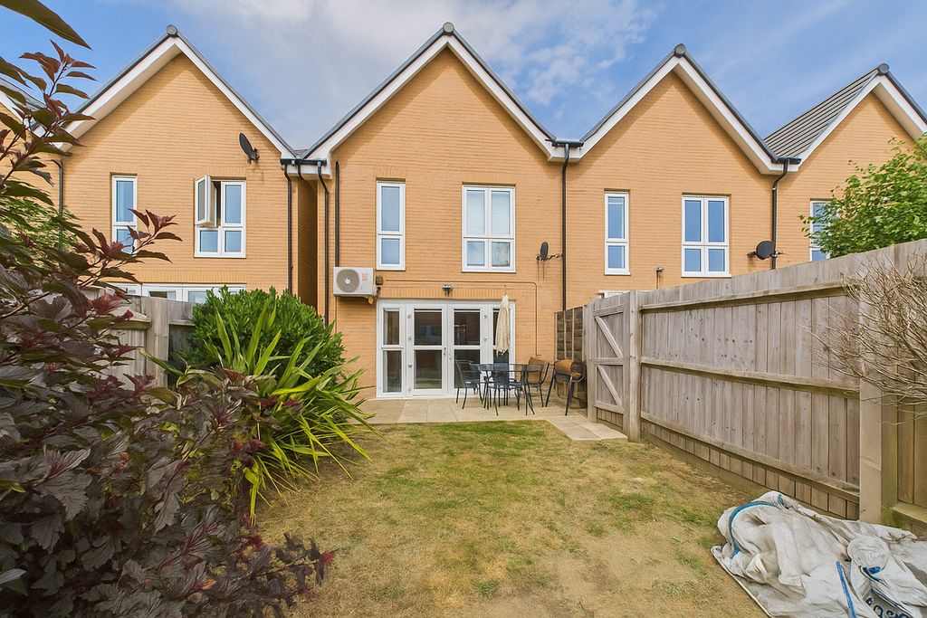 Property photo 2 of 19