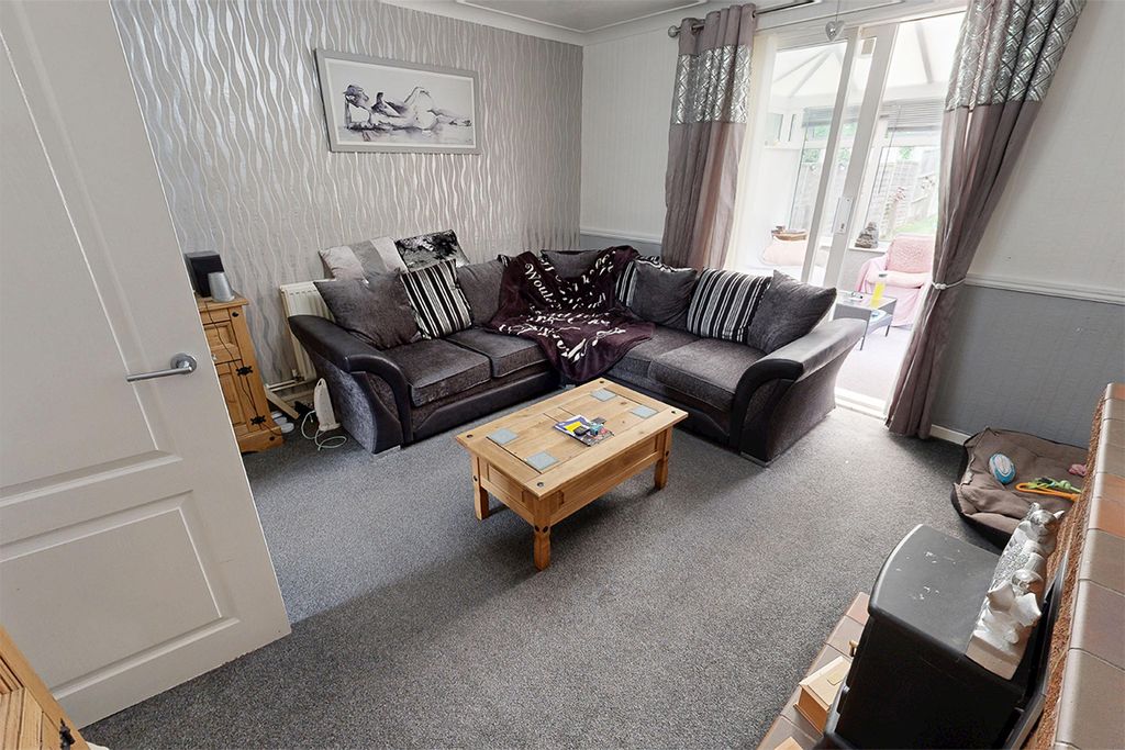 Property photo 3 of 35