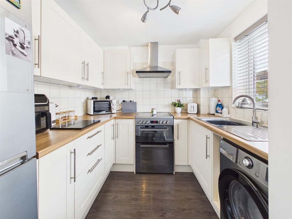 Property photo 2 of 14