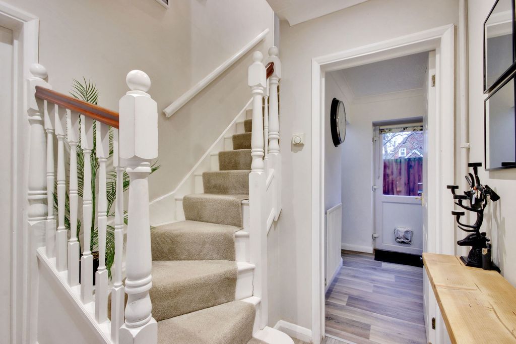 Property photo 3 of 43