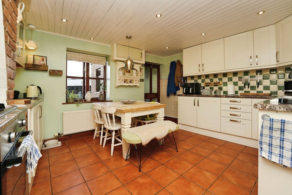 Property photo 2 of 28 Pbox-Img.Jpg