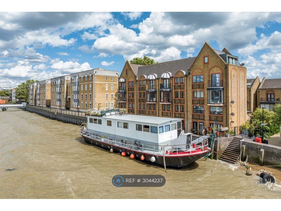 Property photo 1 of 16 Dunregan Houseboat