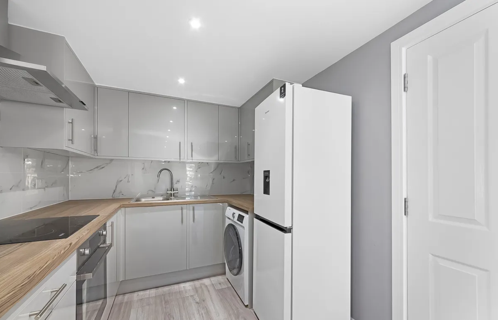 Property photo 3 of 13 Kitchen