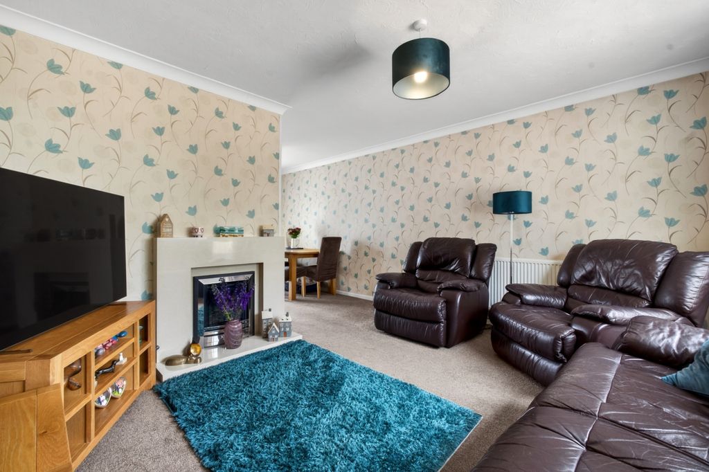 Property photo 2 of 13 Living Room (2)