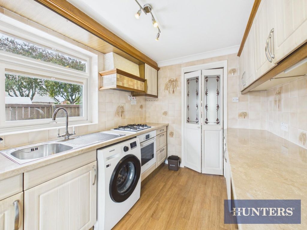Property photo 3 of 17 Kitchen