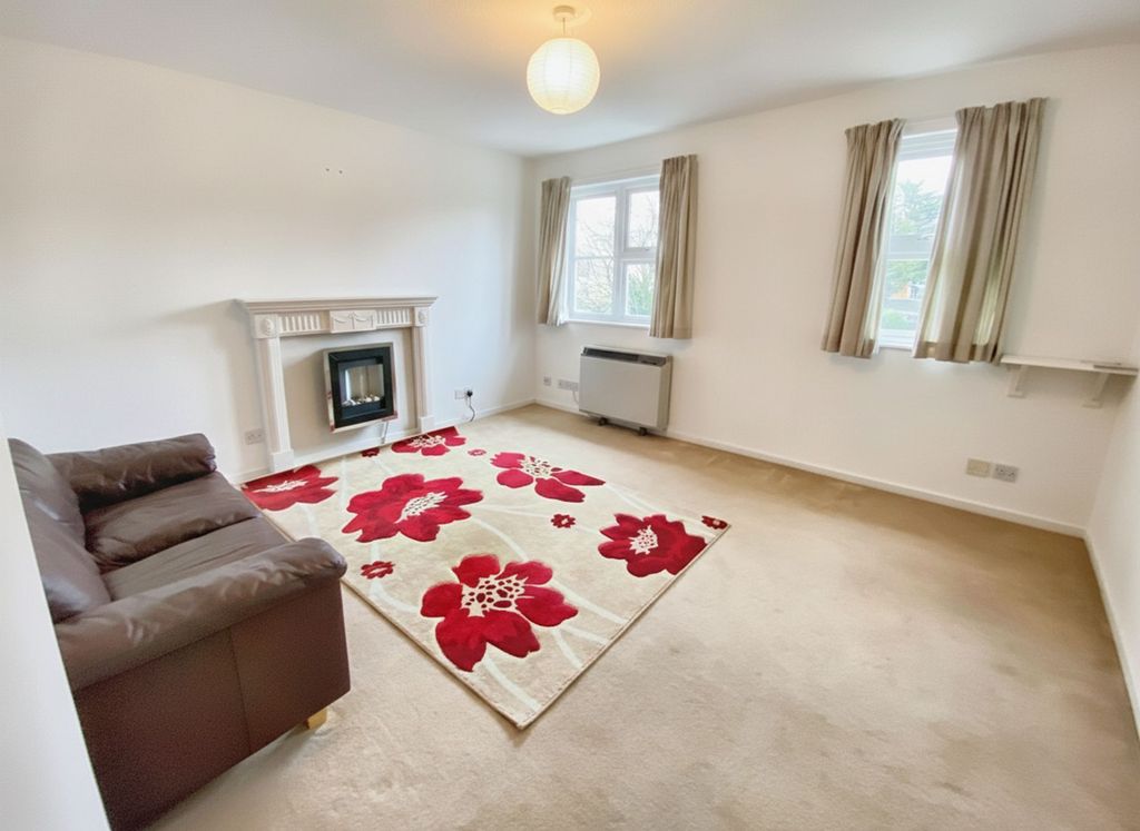 Property photo 3 of 6 Lounge