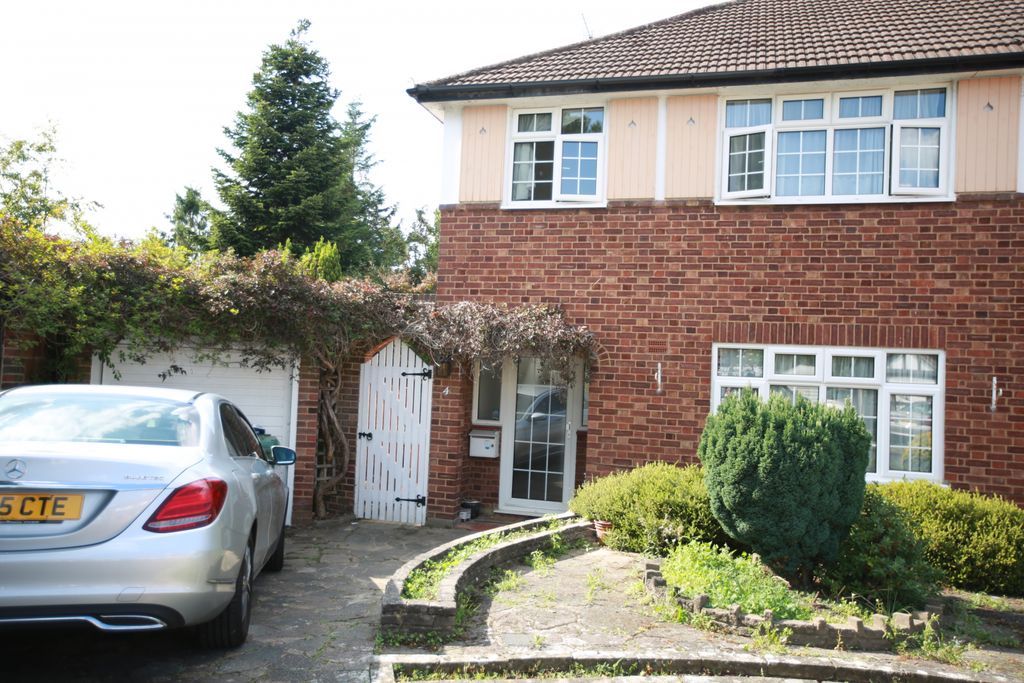 Property photo 1 of 15 Three Bedroom House To Rent