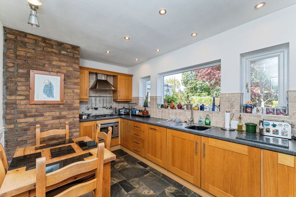 Property photo 2 of 28 Pbox-Img.Jpg